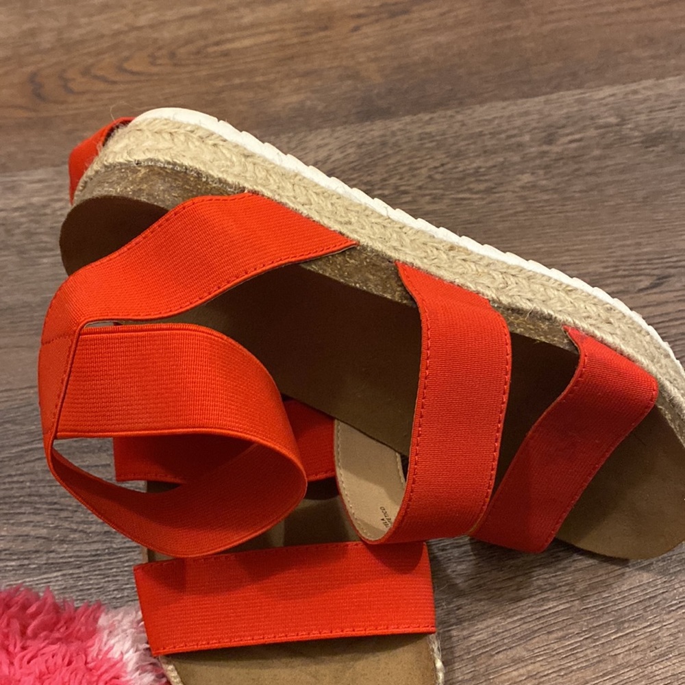 Red - Picture 3 of 3